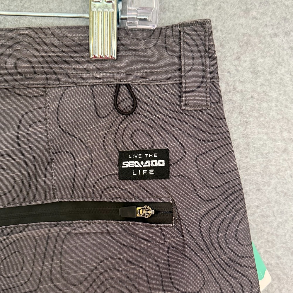 NEW! Sea-Doo Walkshorts Mens Medium Gray w/Graphics Live the Life NWT Casual - Picture 3 of 9